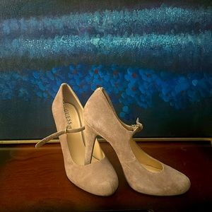 Guess Mary Jane Pumps NWOT